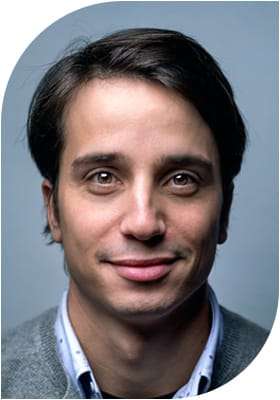 Eine Eichelvergrößerung durch Füller-Injektion oder die Implantation einer Dermal-Fett-Manschette stellt die Proportionen zum verdickten Penis wieder her. Mehr erfahren!