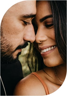 Eine Hodensackverkleinerung wird mittels geometrischer Schnitte und Hautstraffung durchgeführt. Die Penis-Hodensack-Hautfalte (Web) wird entfernt. Termin vereinbaren!