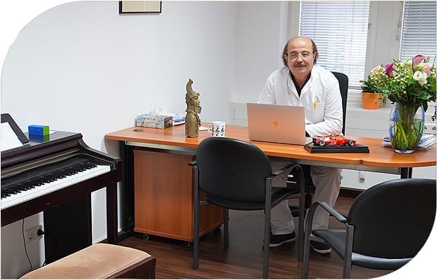 Sprechzimmer von Dr. Elseweifi